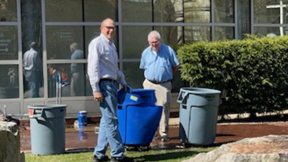 DEEPS volunteers prepare the buckets for the volcano demonstration. 